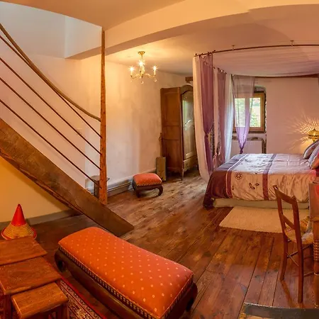 فندق مبيت وإفطار Le Refuge Des Chevaliers Saint-Just-en-Chevalet