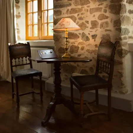 فندق مبيت وإفطار Le Refuge Des Chevaliers Saint-Just-en-Chevalet